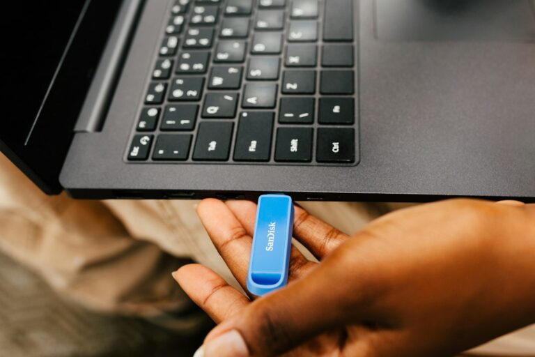 The Ultimate Checklist for Laptop Accessories You Can’t Ignore